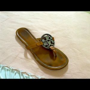 Tory Burch single right foot sandal